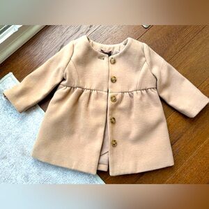 Very gently used GAP baby girl dress coat in camel color. Size 12-18 months
